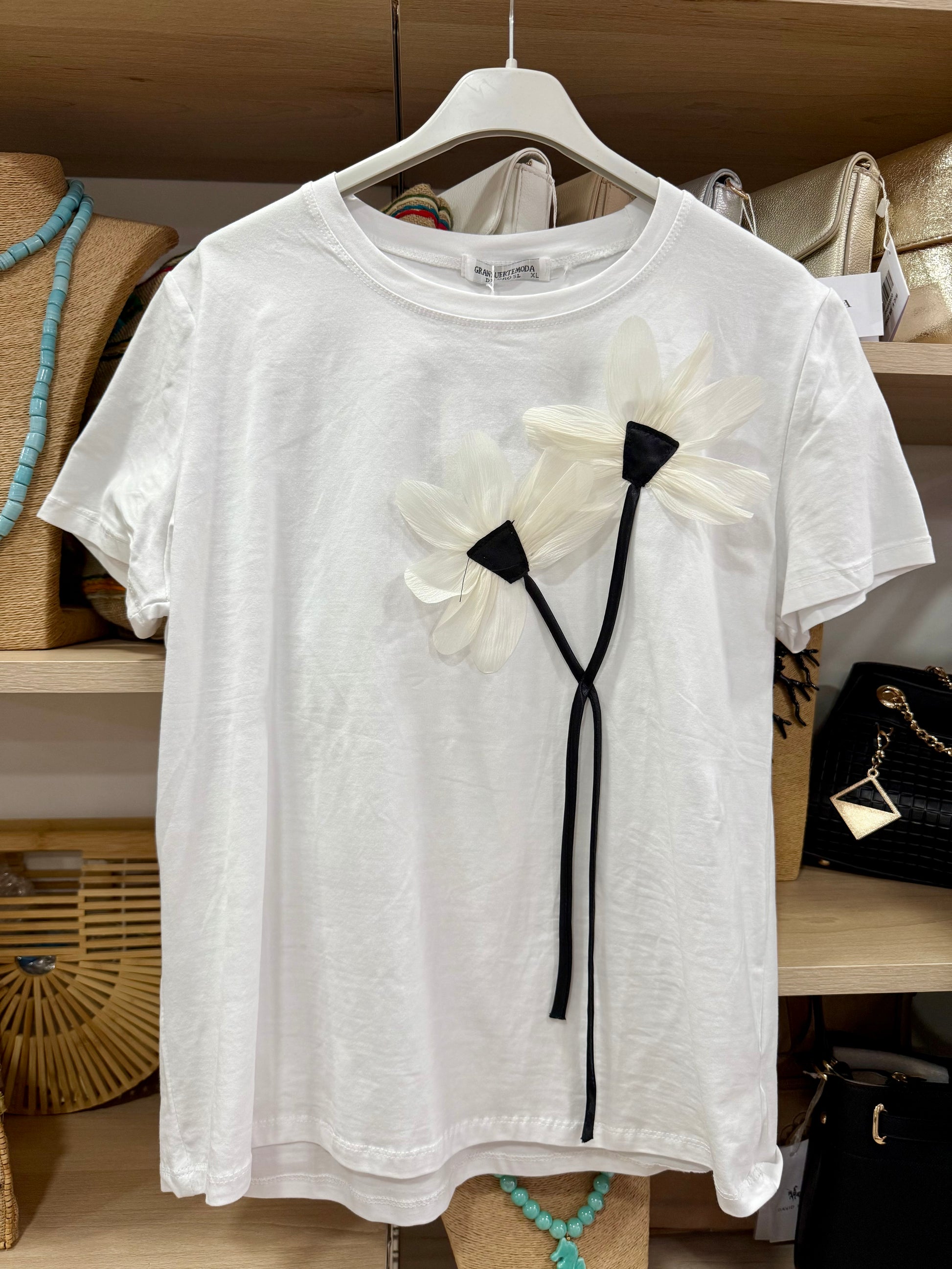 Camiseta Flor Blanca