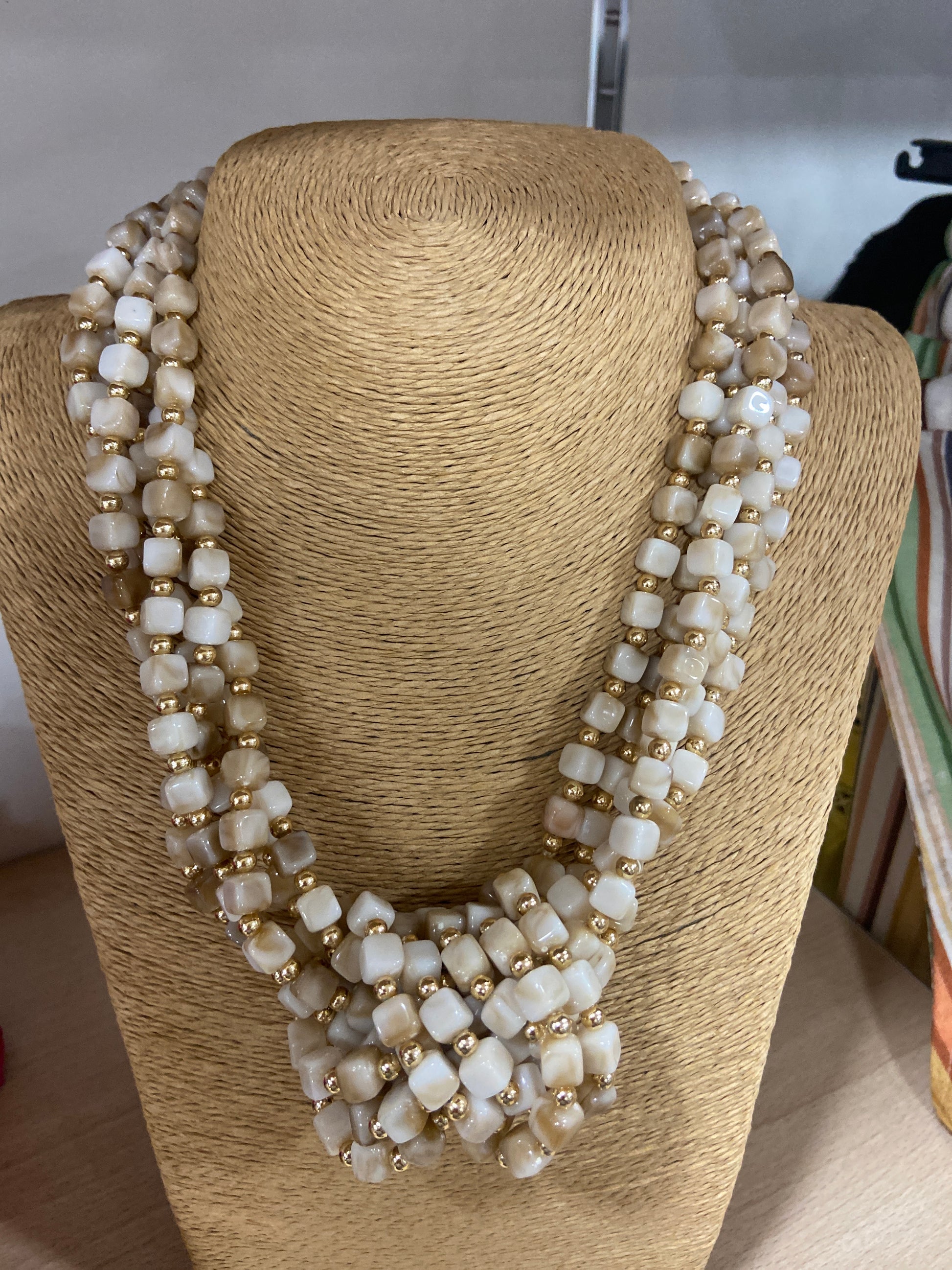 Collar Gold